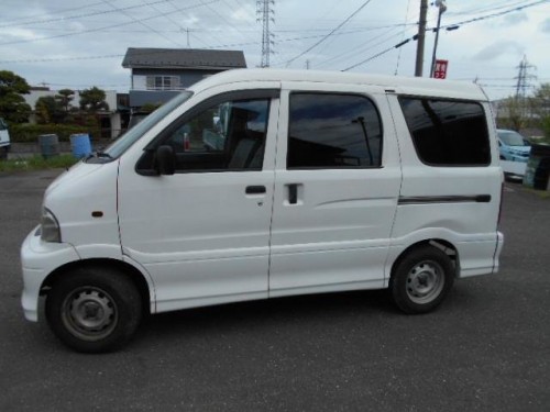 Характеристики автомобиля Daihatsu Hijet 1.3 Gran Cargo (06.2002 - 12.2004): фото, вместимость, скорость, двигатель, топливо, масса, отзывы