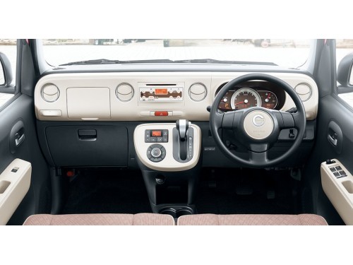 Характеристики автомобиля Daihatsu Mira Cocoa 660 L 4WD (08.2014 - 03.2015): фото, вместимость, скорость, двигатель, топливо, масса, отзывы