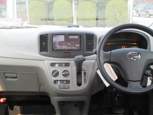 Характеристики автомобиля Daihatsu Mira e:S 660 G SA (07.2014 - 03.2015): фото, вместимость, скорость, двигатель, топливо, масса, отзывы