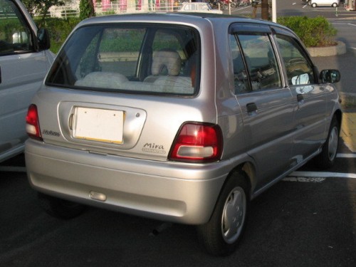 Характеристики автомобиля Daihatsu Mira Moderno 660 Moderno CX (05.1997 - 09.1998): фото, вместимость, скорость, двигатель, топливо, масса, отзывы