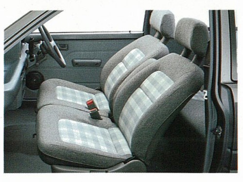 Характеристики автомобиля Daihatsu Mira 660 Gran limited (09.1990 - 07.1992): фото, вместимость, скорость, двигатель, топливо, масса, отзывы