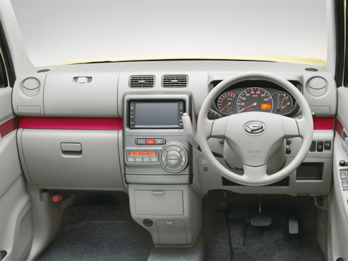 Характеристики автомобиля Daihatsu Move Conte 660 Custom X (04.2015 - 03.2017): фото, вместимость, скорость, двигатель, топливо, масса, отзывы