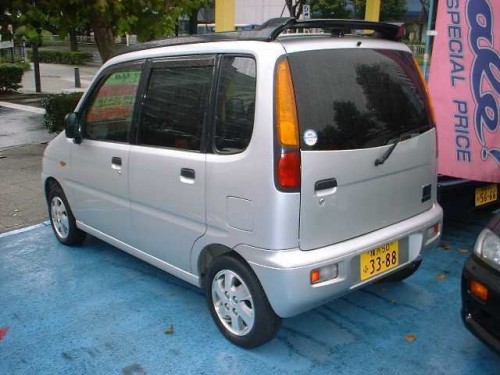Характеристики автомобиля Daihatsu Move 660 CR (02.2000 - 09.2000): фото, вместимость, скорость, двигатель, топливо, масса, отзывы