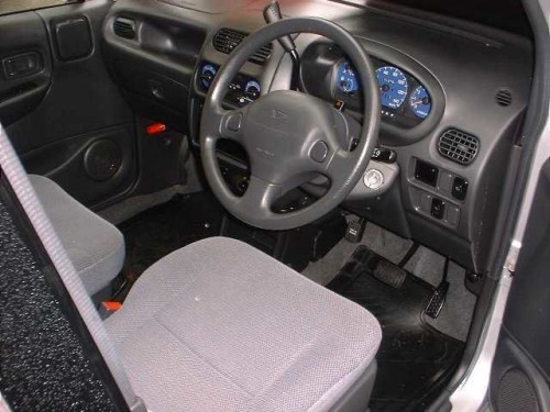Характеристики автомобиля Daihatsu Move 660 CR (11.1999 - 01.2000): фото, вместимость, скорость, двигатель, топливо, масса, отзывы