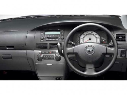 Характеристики автомобиля Daihatsu Move 660 custom RS (12.2004 - 09.2006): фото, вместимость, скорость, двигатель, топливо, масса, отзывы