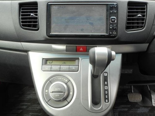 Характеристики автомобиля Daihatsu Move 660 custom RS (05.2010 - 11.2010): фото, вместимость, скорость, двигатель, топливо, масса, отзывы