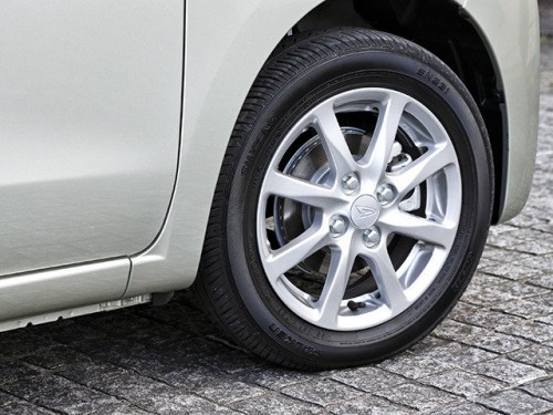 Характеристики автомобиля Daihatsu Move 660 Custom X Limited SA 4WD (12.2012 - 11.2014): фото, вместимость, скорость, двигатель, топливо, масса, отзывы