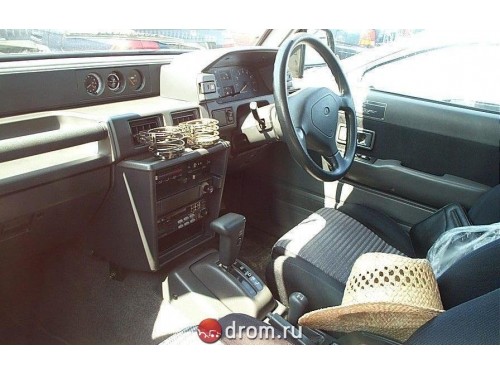 Характеристики автомобиля Daihatsu Rocky 1.6 Canterbury Z (05.1995 - 03.1997): фото, вместимость, скорость, двигатель, топливо, масса, отзывы