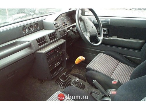 Характеристики автомобиля Daihatsu Rocky 1.6 SX (08.1993 - 04.1995): фото, вместимость, скорость, двигатель, топливо, масса, отзывы