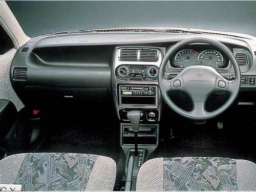 Характеристики автомобиля Daihatsu Storia 1.0 CX limited (04.1999 - 04.2000): фото, вместимость, скорость, двигатель, топливо, масса, отзывы