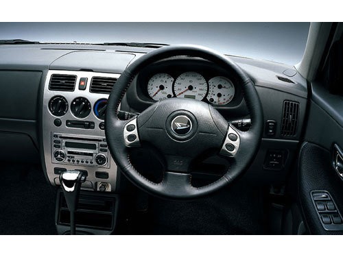 Характеристики автомобиля Daihatsu Storia 1.0 CL limited (04.2003 - 05.2004): фото, вместимость, скорость, двигатель, топливо, масса, отзывы