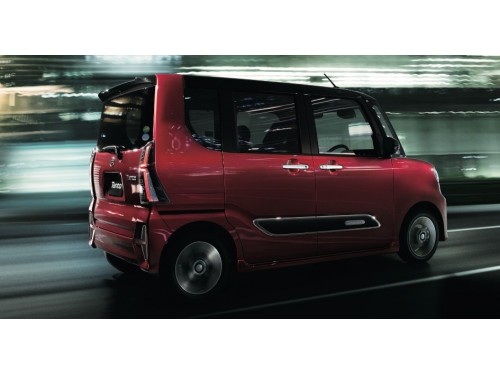 Характеристики автомобиля Daihatsu Tanto 660 Custom RS 4WD (12.2020 - 08.2021): фото, вместимость, скорость, двигатель, топливо, масса, отзывы