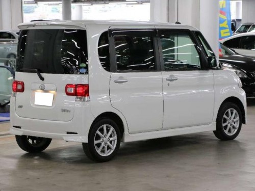 Характеристики автомобиля Daihatsu Tanto 660 custom X 4WD (12.2007 - 11.2008): фото, вместимость, скорость, двигатель, топливо, масса, отзывы