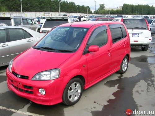 Характеристики автомобиля Daihatsu YRV 1.3 Parco L (12.2001 - 11.2002): фото, вместимость, скорость, двигатель, топливо, масса, отзывы