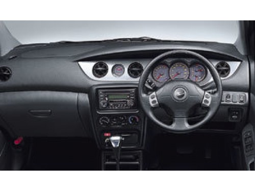 Характеристики автомобиля Daihatsu YRV 1.3 Turbo (08.2000 - 11.2001): фото, вместимость, скорость, двигатель, топливо, масса, отзывы