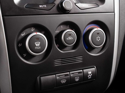 Характеристики автомобиля Datsun on-DO 1.6 MT Dream II (12.2019 - 03.2021): фото, вместимость, скорость, двигатель, топливо, масса, отзывы