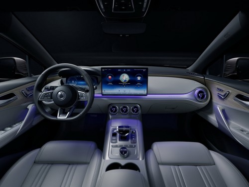 Характеристики автомобиля Denza X 2.0T DCT AWD PHEV Classic (11.2019 - 09.2021): фото, вместимость, скорость, двигатель, топливо, масса, отзывы