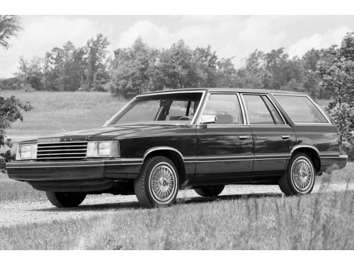 Характеристики автомобиля Dodge Aries 2.2 MT5 Custom (10.1983 - 09.1984): фото, вместимость, скорость, двигатель, топливо, масса, отзывы