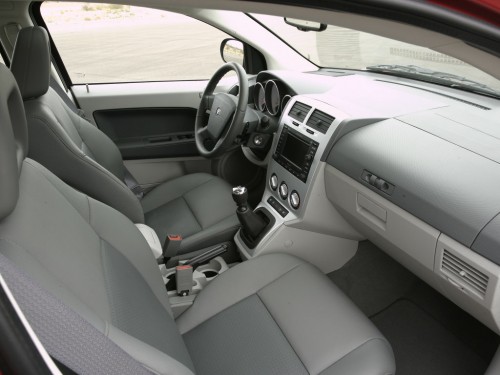 Характеристики автомобиля Dodge Caliber 2.0 CVT SXT (06.2006 - 08.2009): фото, вместимость, скорость, двигатель, топливо, масса, отзывы