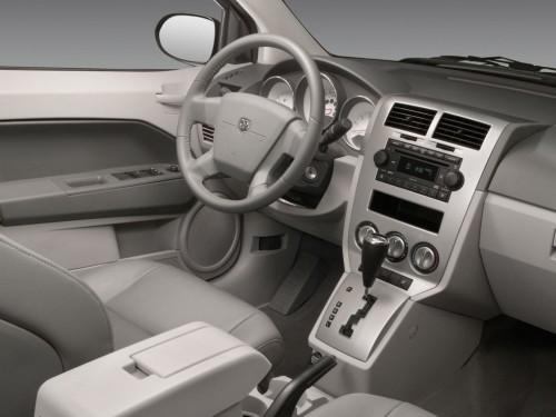 Характеристики автомобиля Dodge Caliber 1.8 MT SXT (06.2006 - 08.2009): фото, вместимость, скорость, двигатель, топливо, масса, отзывы