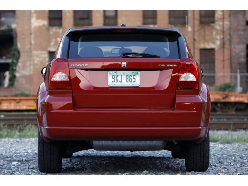 Характеристики автомобиля Dodge Caliber 2.0 MT Express (02.2010 - 01.2011): фото, вместимость, скорость, двигатель, топливо, масса, отзывы