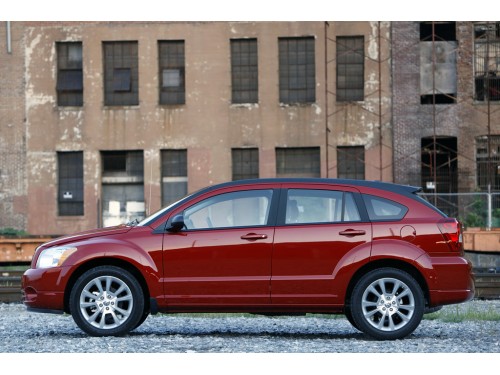 Характеристики автомобиля Dodge Caliber 2.0 CVT SXT (02.2011 - 11.2012): фото, вместимость, скорость, двигатель, топливо, масса, отзывы