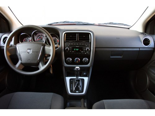 Характеристики автомобиля Dodge Caliber 1.8 MT SE (09.2009 - 01.2010): фото, вместимость, скорость, двигатель, топливо, масса, отзывы