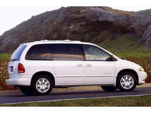 Характеристики автомобиля Dodge Caravan 2.4 AT Base (09.1995 - 06.2000): фото, вместимость, скорость, двигатель, топливо, масса, отзывы