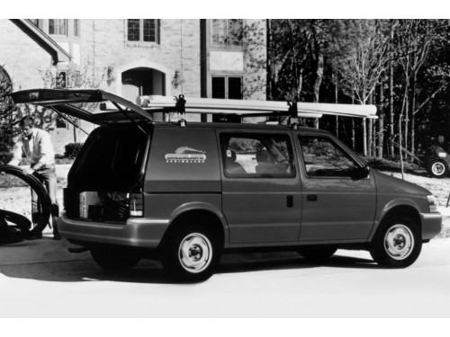 Характеристики автомобиля Dodge Caravan 2.5 AT LE (08.1990 - 08.1995): фото, вместимость, скорость, двигатель, топливо, масса, отзывы