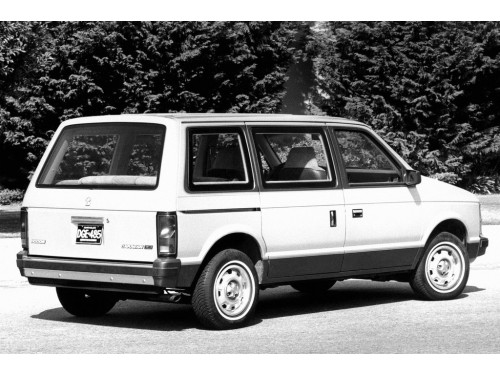 Характеристики автомобиля Dodge Caravan 2.2 AT SE (11.1983 - 05.1987): фото, вместимость, скорость, двигатель, топливо, масса, отзывы
