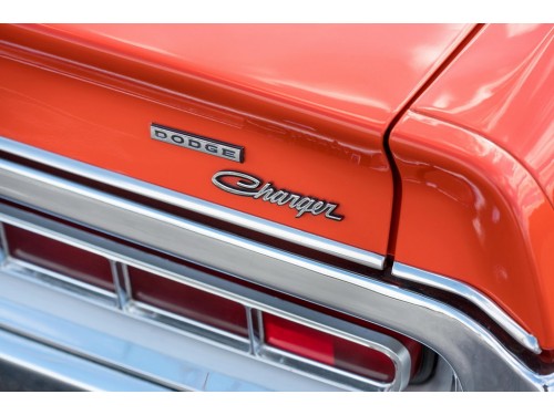 Характеристики автомобиля Dodge Charger 3.7 AT Charger 225 (09.1971 - 08.1972): фото, вместимость, скорость, двигатель, топливо, масса, отзывы