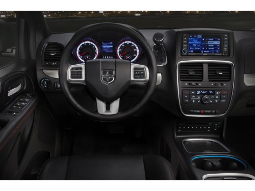 Характеристики автомобиля Dodge Grand Caravan 3.6 AT R/T (06.2010 - 05.2017): фото, вместимость, скорость, двигатель, топливо, масса, отзывы