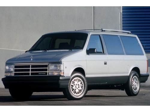 Характеристики автомобиля Dodge Grand Caravan 3.0 AT LE (06.1988 - 07.1990): фото, вместимость, скорость, двигатель, топливо, масса, отзывы