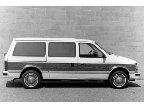 Характеристики автомобиля Dodge Grand Caravan 2.5 AT SE (06.1987 - 07.1990): фото, вместимость, скорость, двигатель, топливо, масса, отзывы