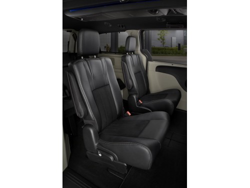 Характеристики автомобиля Dodge Grand Caravan 3.6 AT AVP (06.2010 - 05.2016): фото, вместимость, скорость, двигатель, топливо, масса, отзывы