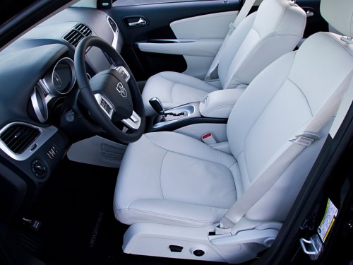 Характеристики автомобиля Dodge Journey 2.4 AT AVP (11.2011 - 09.2015): фото, вместимость, скорость, двигатель, топливо, масса, отзывы
