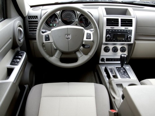 Характеристики автомобиля Dodge Nitro 2.8 CRD AT 4WD SXT (07.2007 - 05.2011): фото, вместимость, скорость, двигатель, топливо, масса, отзывы