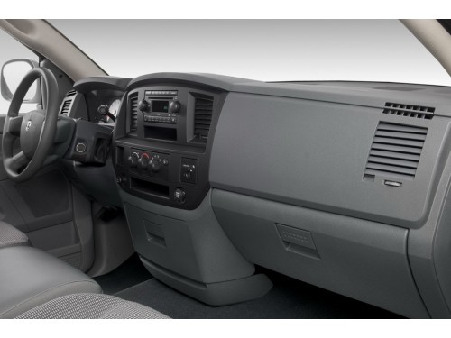 Характеристики автомобиля Dodge Ram 4.7 MT 4x2 SLT Quad Cab 160.5 in. (01.2006 - 08.2008): фото, вместимость, скорость, двигатель, топливо, масса, отзывы