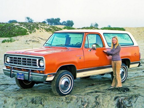 Характеристики автомобиля Dodge Ramcharger 3.7 AT Ramcharger SE (08.1974 - 07.1975): фото, вместимость, скорость, двигатель, топливо, масса, отзывы