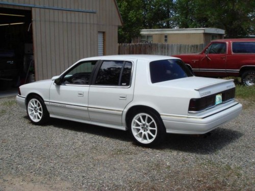 Характеристики автомобиля Dodge Spirit 2.5T AT ES (01.1989 - 09.1992): фото, вместимость, скорость, двигатель, топливо, масса, отзывы