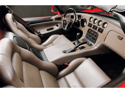 Характеристики автомобиля Dodge Viper 8.0 MT RT/10 Roadster (06.1993 - 05.1995): фото, вместимость, скорость, двигатель, топливо, масса, отзывы