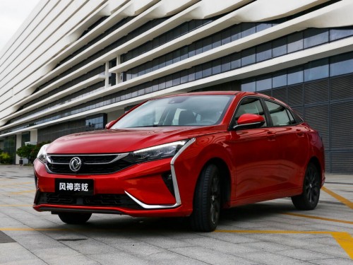 Характеристики автомобиля Dongfeng Aeolus Yixuan 1.0 AT 200T (09.2019 - 02.2022): фото, вместимость, скорость, двигатель, топливо, масса, отзывы