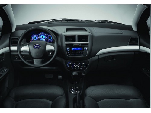 Характеристики автомобиля FAW V5 1.5 MT Comfortable (03.2015 - 04.2016): фото, вместимость, скорость, двигатель, топливо, масса, отзывы