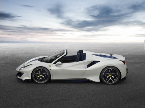 Характеристики автомобиля Ferrari 488 Pista 3.9 AMT Spider (08.2018 - 08.2019): фото, вместимость, скорость, двигатель, топливо, масса, отзывы