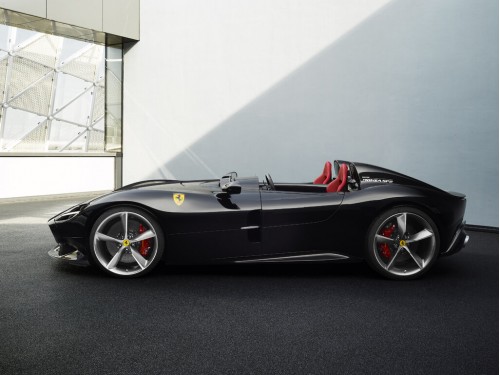 Характеристики автомобиля Ferrari Monza SP 6.5 AMT SP1 (10.2018 - н.в.): фото, вместимость, скорость, двигатель, топливо, масса, отзывы