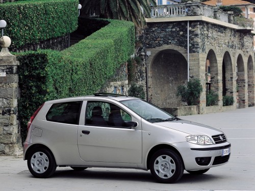 Характеристики автомобиля Fiat Punto 1.2 MT Dynamic 3dr (09.2003 - 09.2006): фото, вместимость, скорость, двигатель, топливо, масса, отзывы