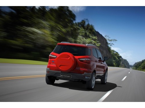 Характеристики автомобиля Ford EcoSport 1.6 MT Trend (08.2014 - 03.2019): фото, вместимость, скорость, двигатель, топливо, масса, отзывы
