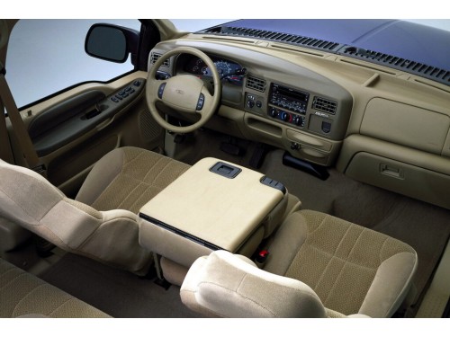 Характеристики автомобиля Ford Excursion 5.4 AT Limited (08.2003 - 07.2005): фото, вместимость, скорость, двигатель, топливо, масса, отзывы