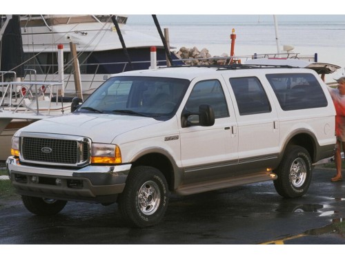 Характеристики автомобиля Ford Excursion 6.8 AT 4WD XLT Premium (08.2002 - 07.2003): фото, вместимость, скорость, двигатель, топливо, масса, отзывы