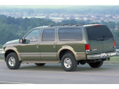Характеристики автомобиля Ford Excursion 6.8 AT XLT (08.2001 - 07.2002): фото, вместимость, скорость, двигатель, топливо, масса, отзывы